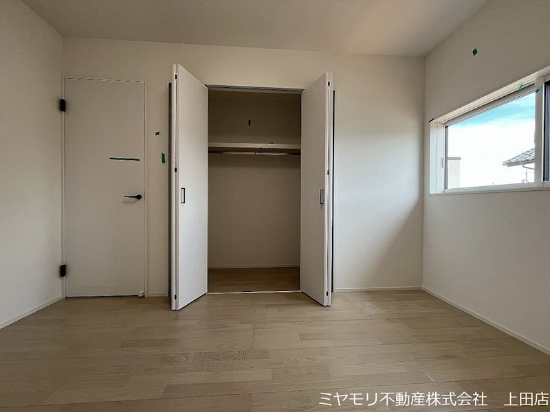 上田市上野　中古戸建 内観写真（リビング以外の居室）