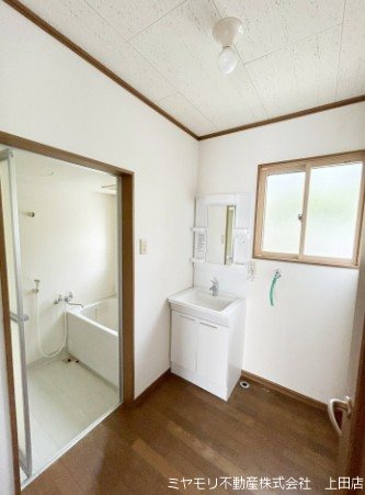 青木村田沢　中古戸建 内観写真（洗面台・洗面所）