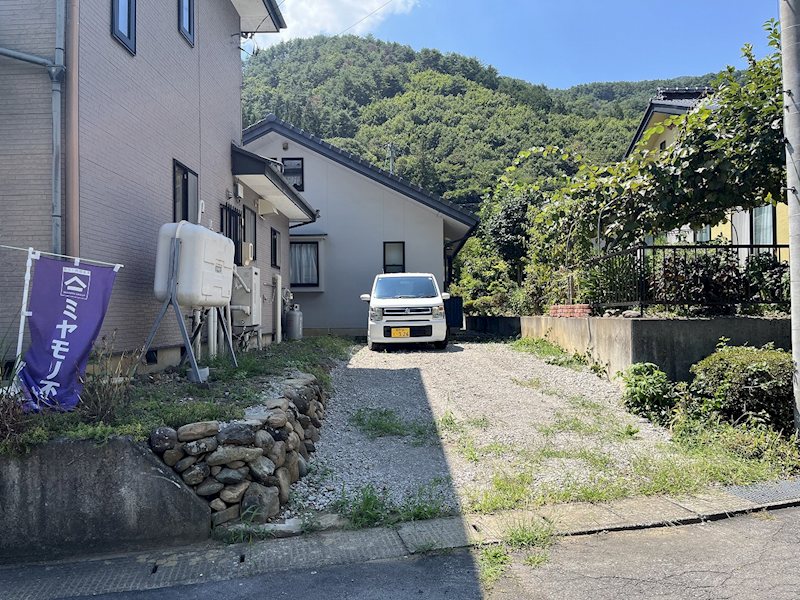 青木村田沢　中古戸建 現地写真（駐車場）