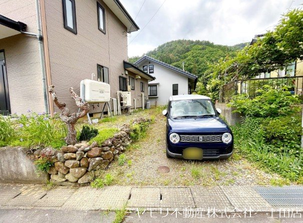 青木村田沢　中古戸建 現地写真（駐車場）