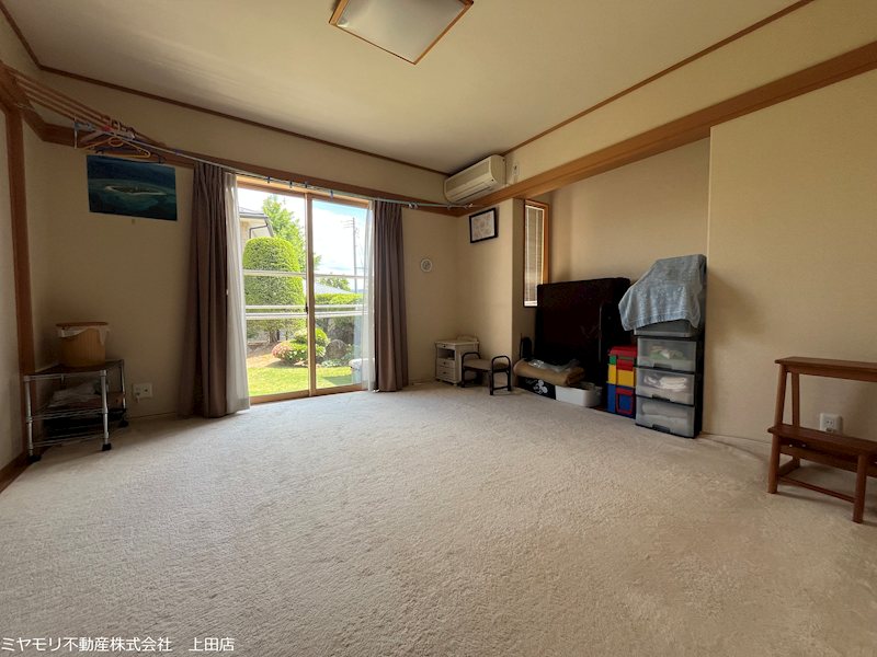 上田市上田　中古戸建 内観写真（リビング以外の居室）