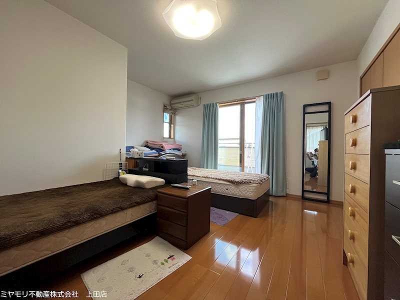 上田市上田　中古戸建 内観写真（リビング以外の居室）