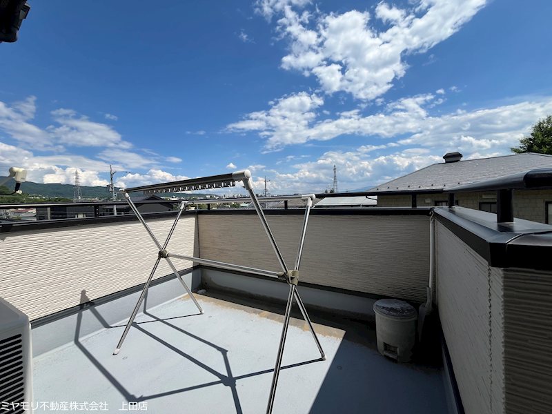 上田市上田　中古戸建 現地写真（バルコニー）