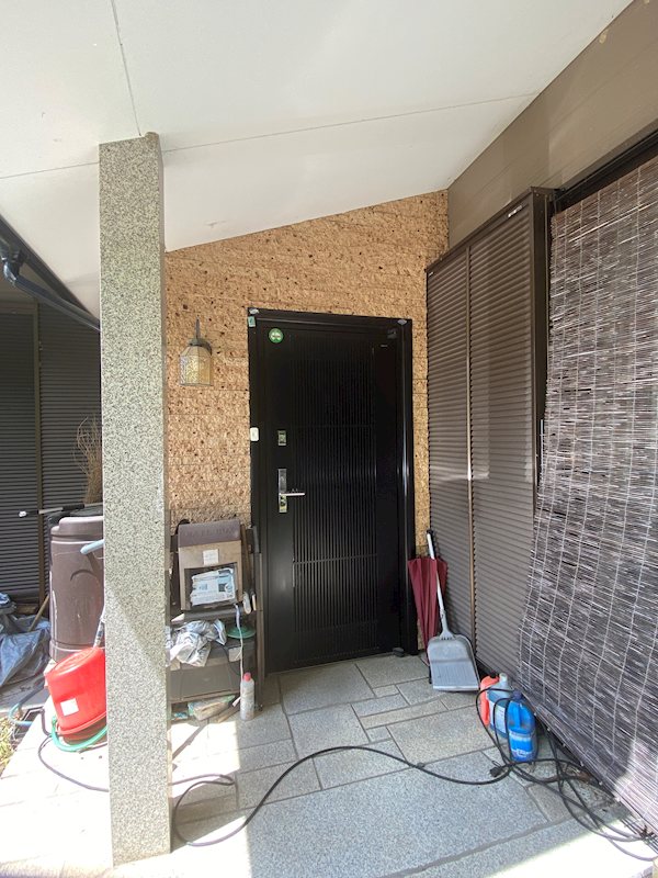 東御市布下　中古戸建 現地写真（玄関）