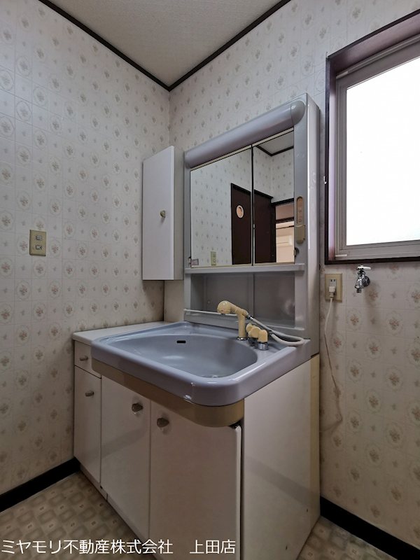 上田市上田　中古戸建 内観写真（洗面台・洗面所）