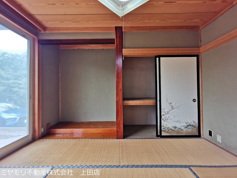 上田市上田　中古戸建 内観写真（リビング以外の居室）