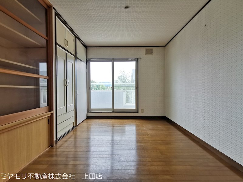 上田市上田　中古戸建 内観写真（リビング以外の居室）