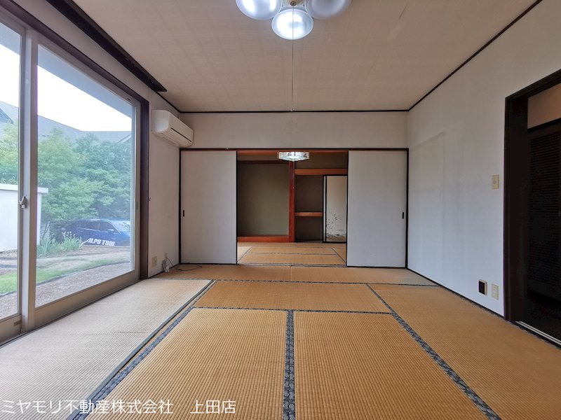 上田市上田　中古戸建 内観写真（リビング以外の居室）