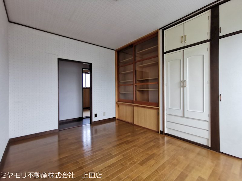 上田市上田　中古戸建 内観写真（リビング以外の居室）