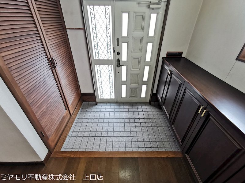 上田市上田　中古戸建 現地写真（玄関）