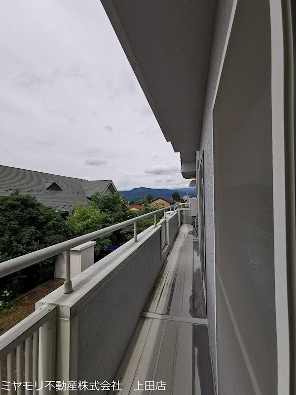 上田市上田　中古戸建 現地写真（バルコニー）