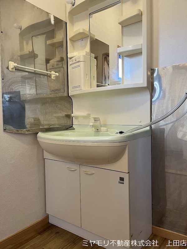 東御市下之城　中古戸建 内観写真（洗面台・洗面所）