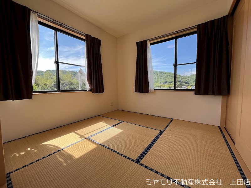 東御市下之城　中古戸建 内観写真（リビング以外の居室）