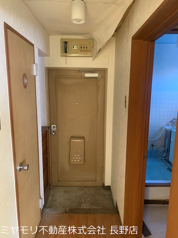 差出ハイツ　中古マンション 現地写真（玄関）