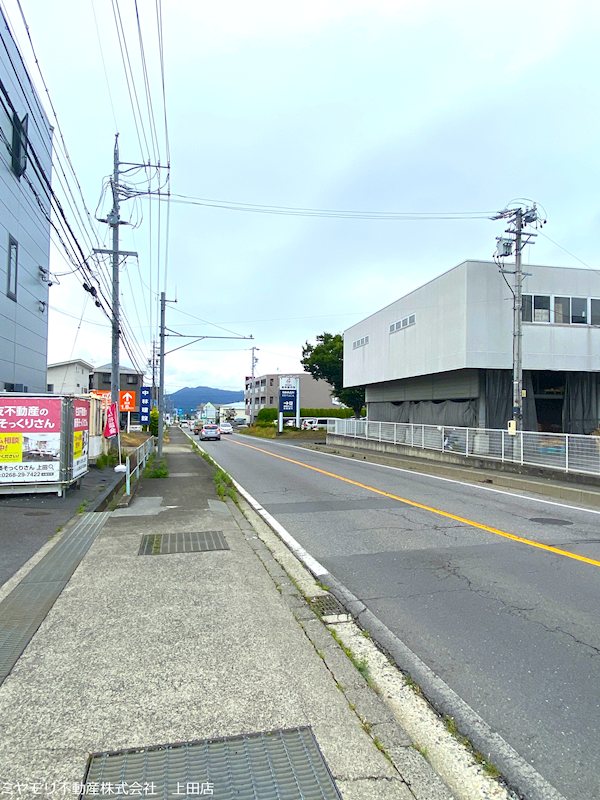 上田市古里　収益物件 現地写真（前面道路含む現地写真）