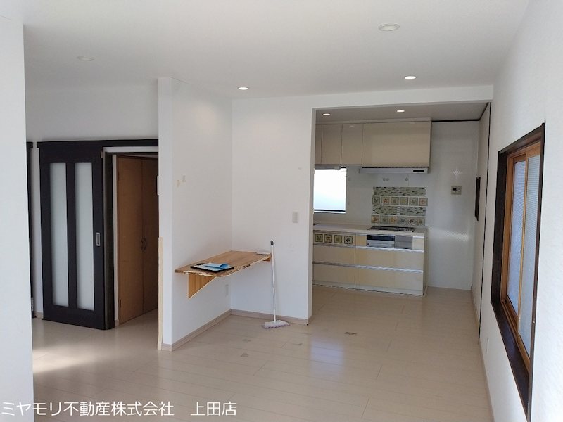 上田市生田　中古戸建 内観写真（リビング）