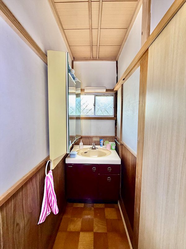 佐久市大沢　中古戸建 内観写真（洗面台・洗面所）
