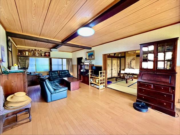 佐久市大沢　中古戸建 内観写真（リビング）
