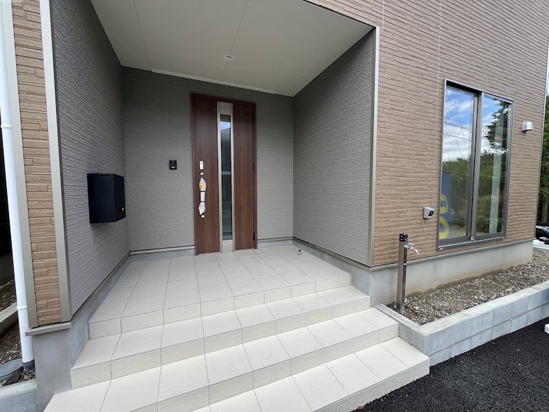 長野県長野市西尾張部 現地写真（玄関）