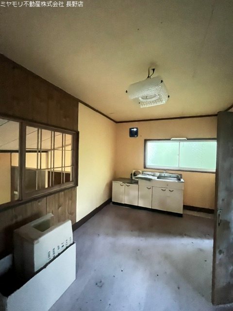 長野県上水内郡信濃町富濃 内観写真（キッチン）