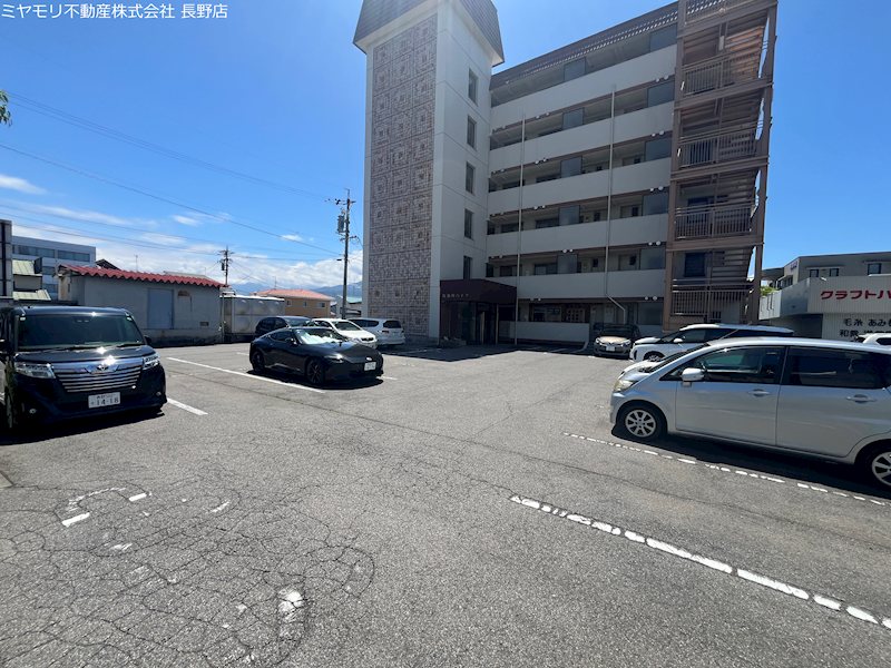 長野県長野市桜新町 共用部写真（駐車場）