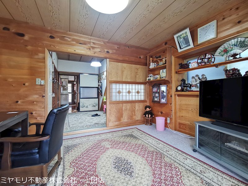 上田市上田　中古戸建 内観写真（リビング以外の居室）