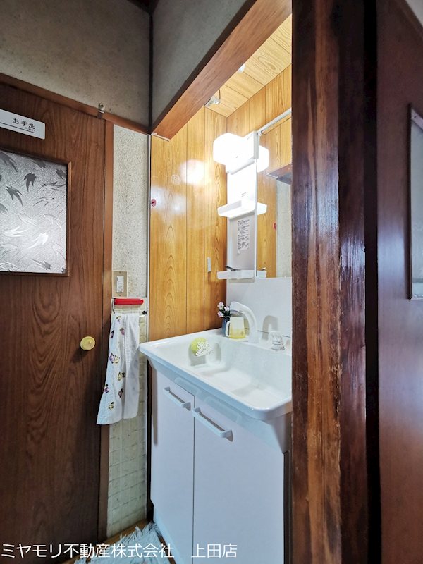 上田市上田　中古戸建 内観写真（洗面台・洗面所）