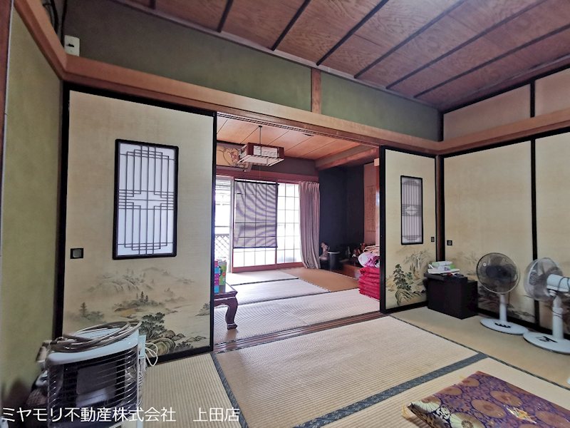 上田市上田　中古戸建 内観写真（リビング以外の居室）
