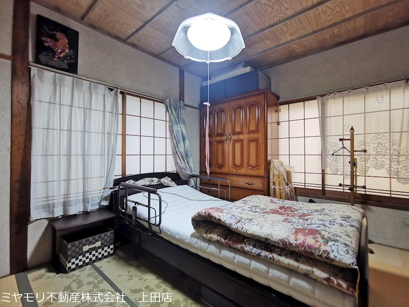 上田市上田　中古戸建 内観写真（リビング以外の居室）