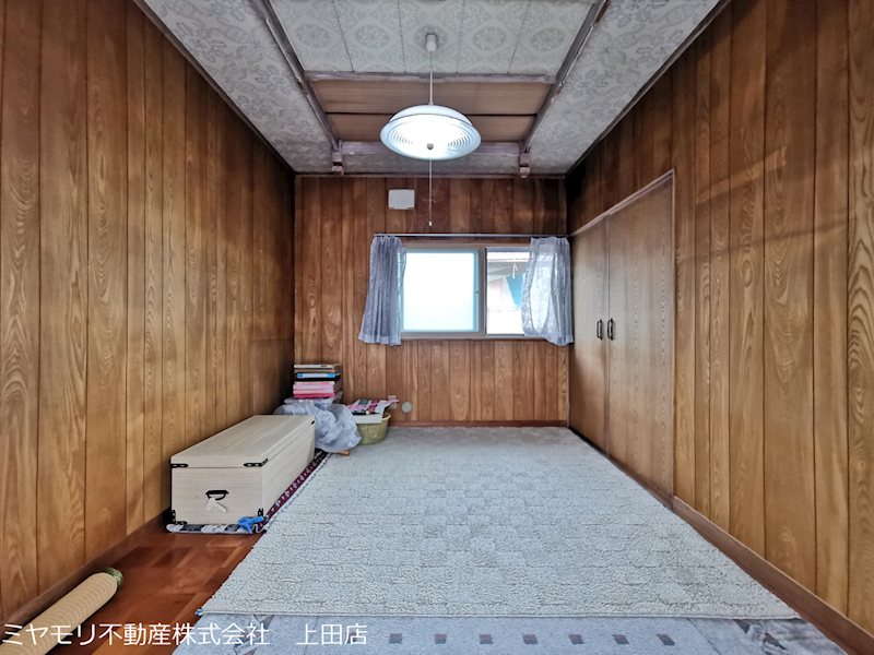 上田市上田　中古戸建 内観写真（リビング以外の居室）