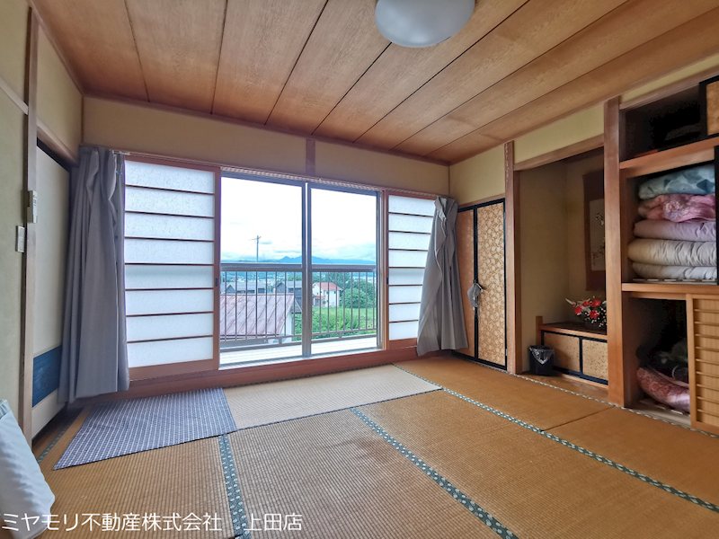 上田市上田　中古戸建 内観写真（リビング以外の居室）
