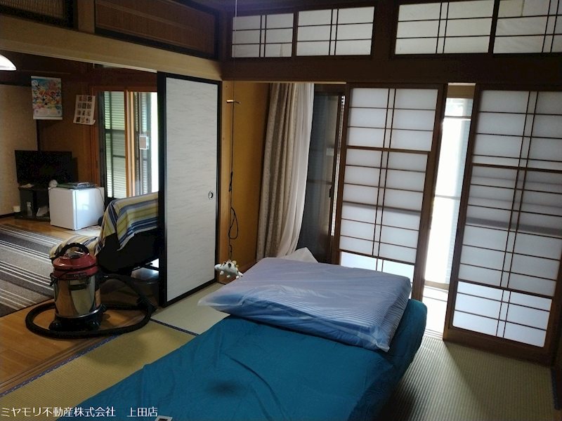 上田市別所温泉　中古戸建 内観写真（リビング以外の居室）