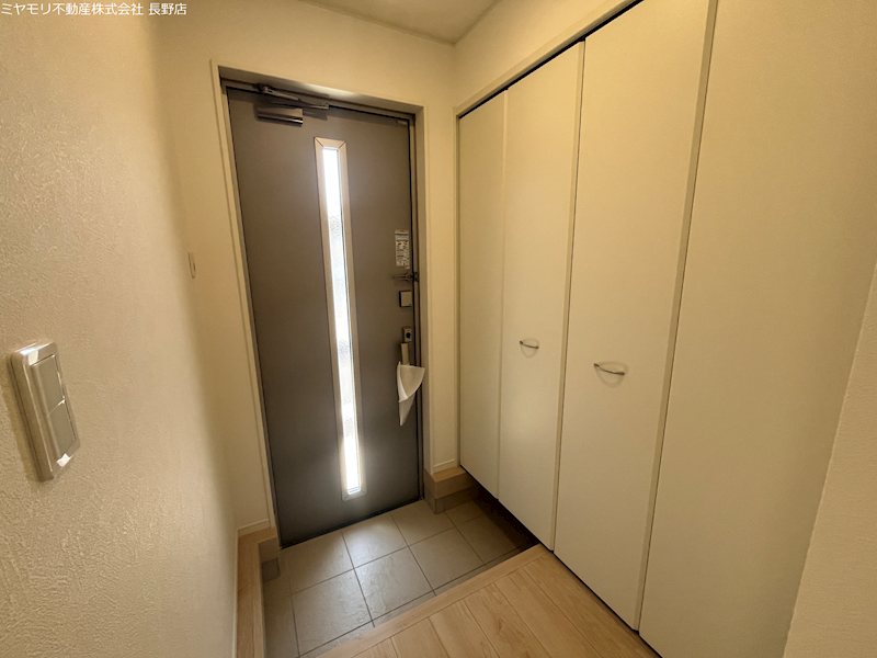 長野県中野市中野 現地写真（玄関）