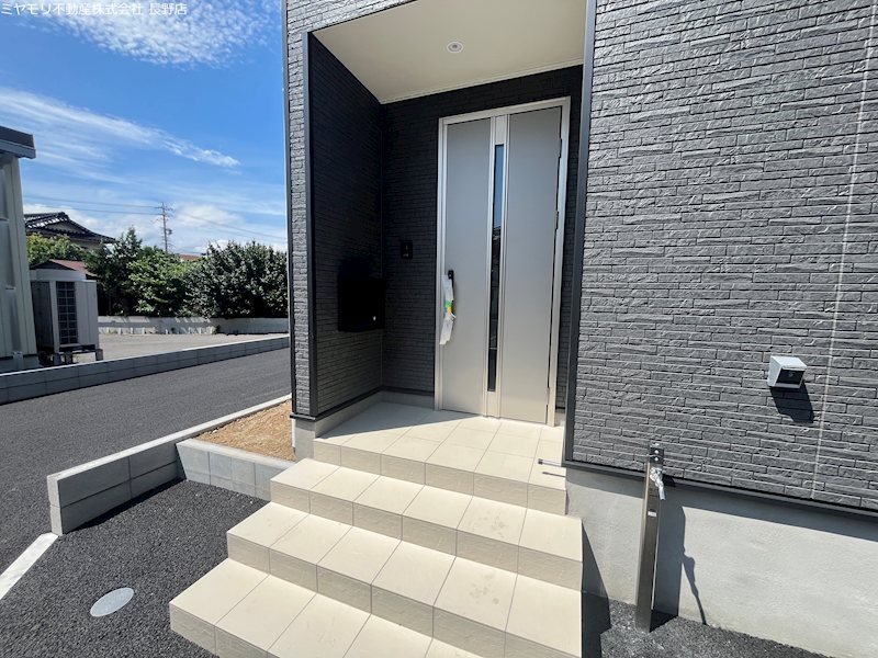 長野県中野市中野 現地写真（玄関）
