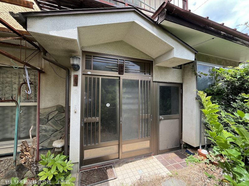 上田市長瀬　中古物件 現地写真（玄関）