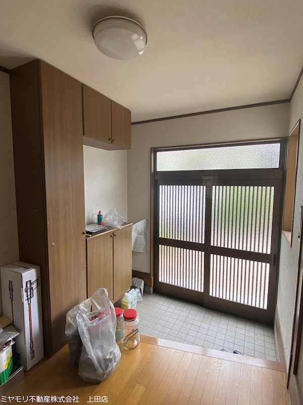 東御市滋野　中古戸建 現地写真（玄関）