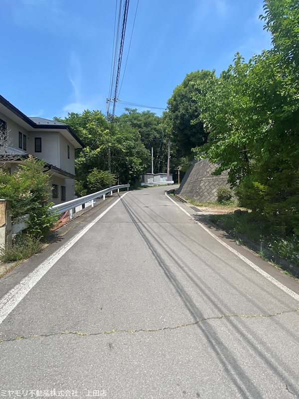 東御市和　中古戸建 現地写真（前面道路含む現地写真）