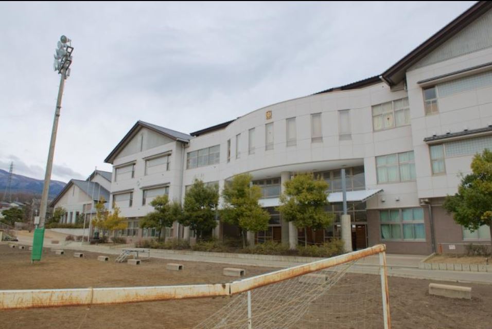 東御市和　土地 中学校