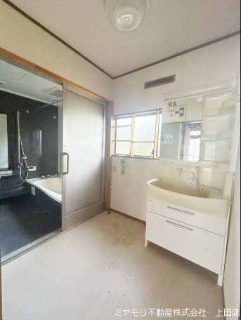 上田市大屋　中古戸建 内観写真（洗面台・洗面所）