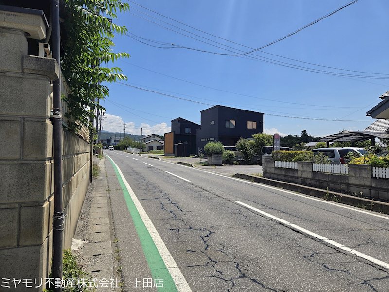 上田市古里　土地 現地写真（前面道路含む現地写真）