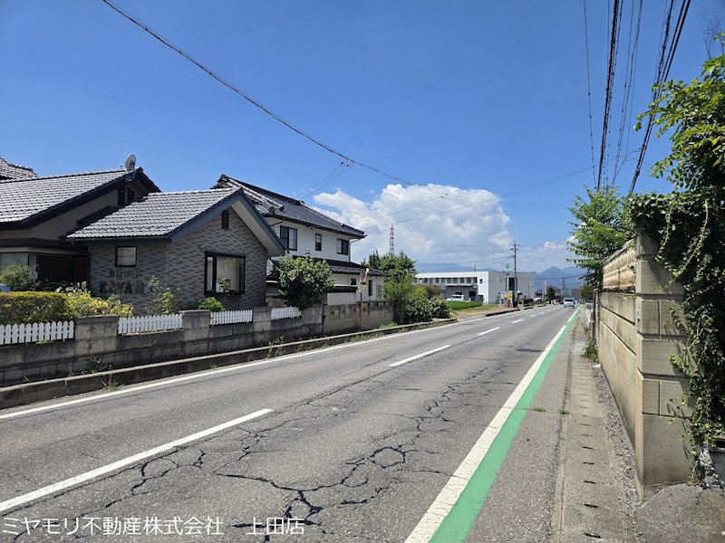 上田市古里　土地 現地写真（前面道路含む現地写真）