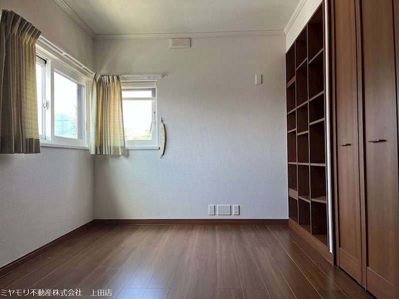 坂城町上平　中古戸建 内観写真（リビング以外の居室）