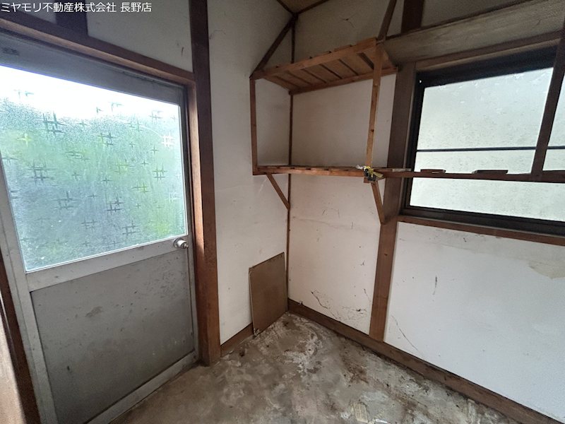 長野県中野市新保 内観写真（収納）