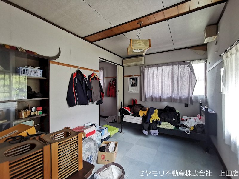上田市上塩尻　中古戸建 内観写真（リビング以外の居室）