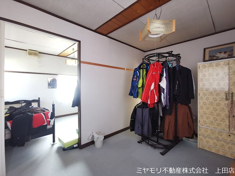 上田市上塩尻　中古戸建 内観写真（リビング以外の居室）