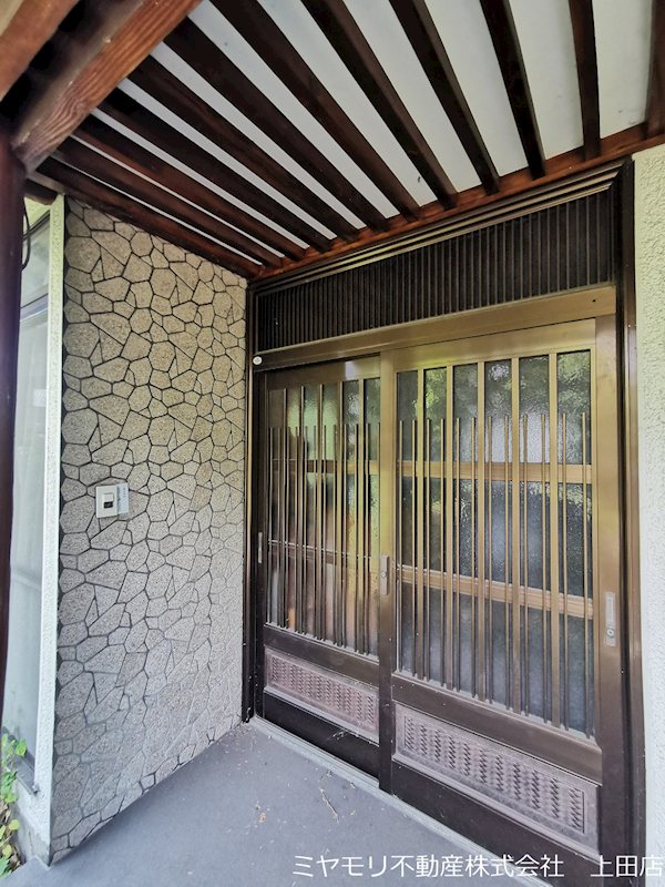 上田市上塩尻　中古戸建 現地写真（玄関）