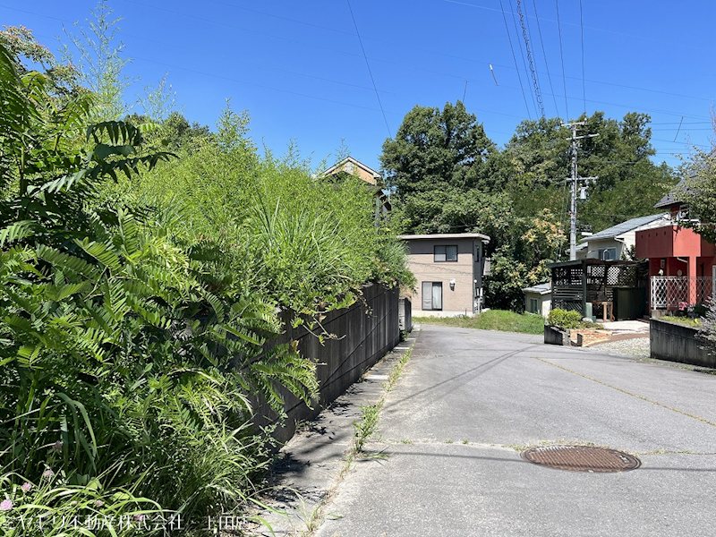 上田市諏訪形　土地 現地写真（前面道路含む現地写真）