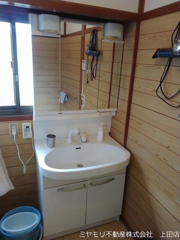 上田市塩川　中古戸建 内観写真（洗面台・洗面所）