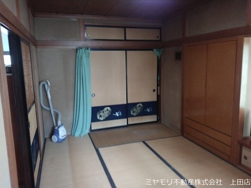 上田市塩川　中古戸建 内観写真（リビング以外の居室）