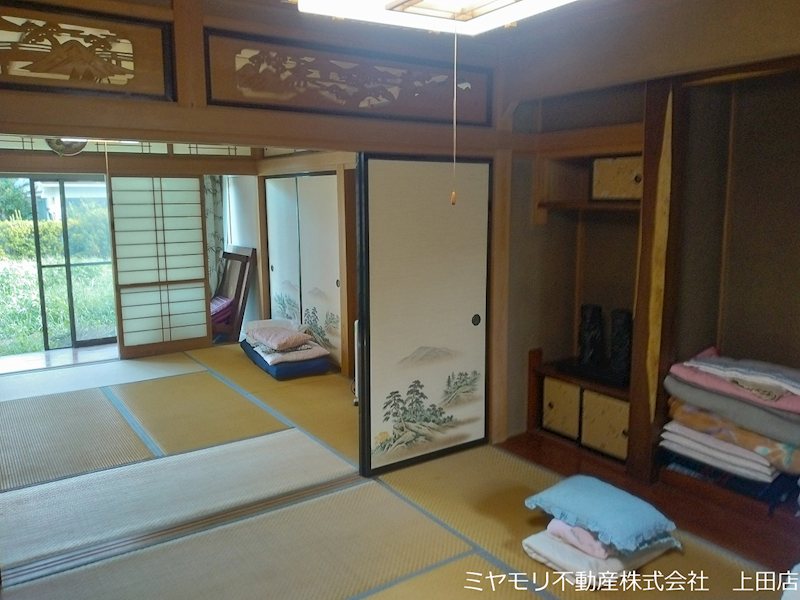上田市塩川　中古戸建 内観写真（リビング以外の居室）